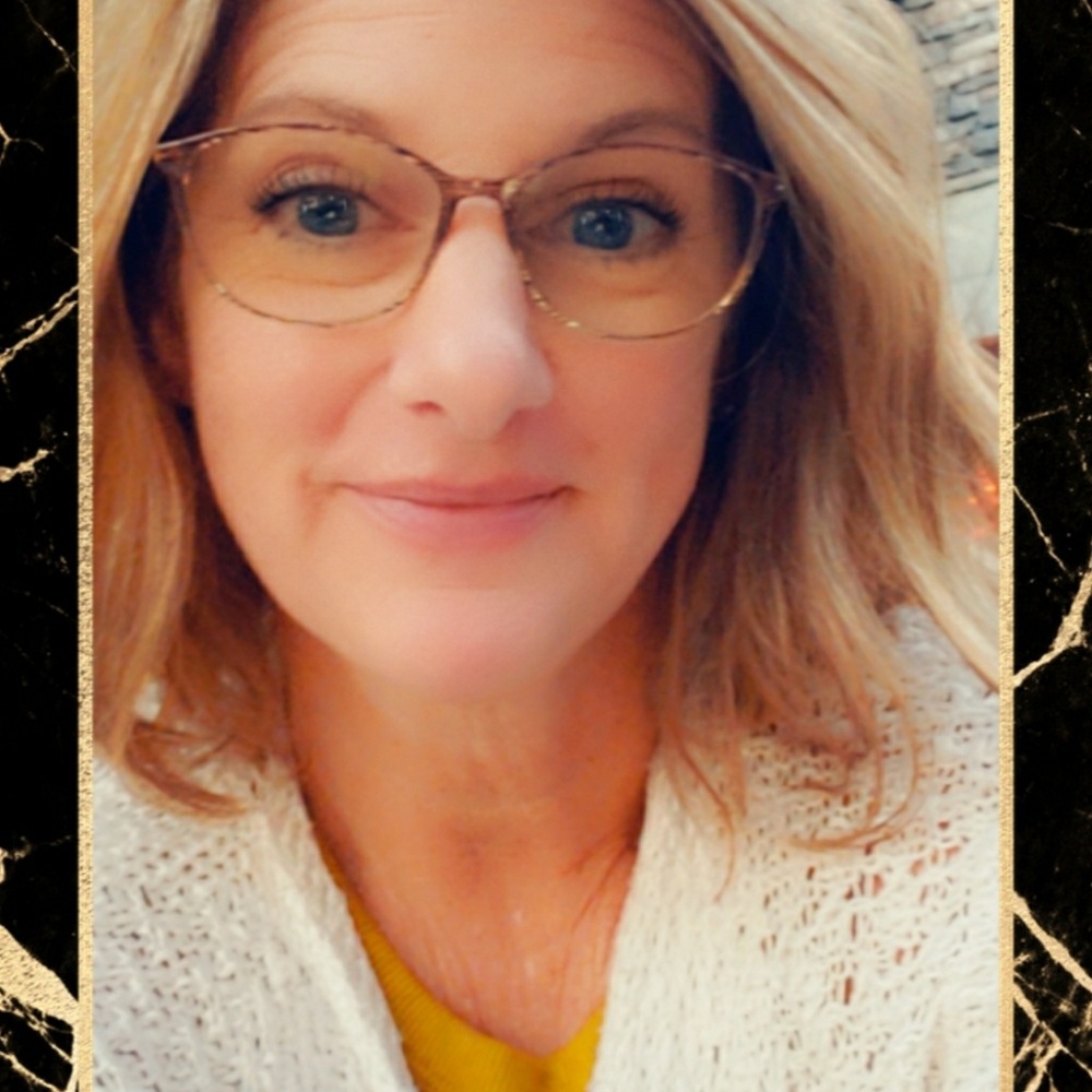 Meet your Posher, Rena